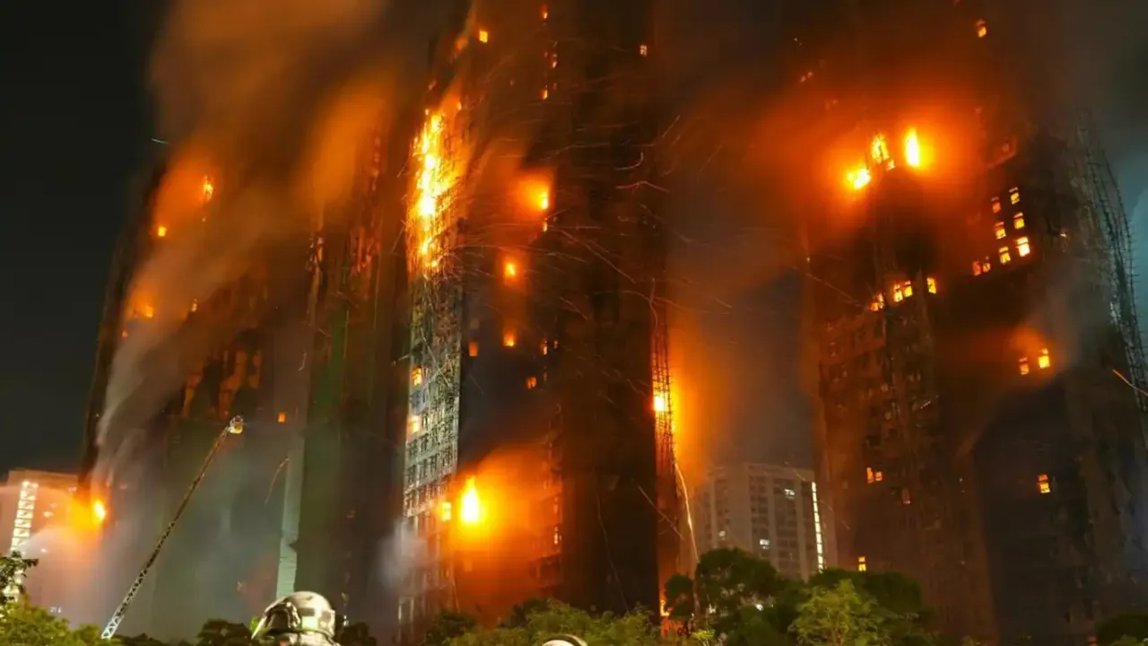 Hong Kong'da yangın!