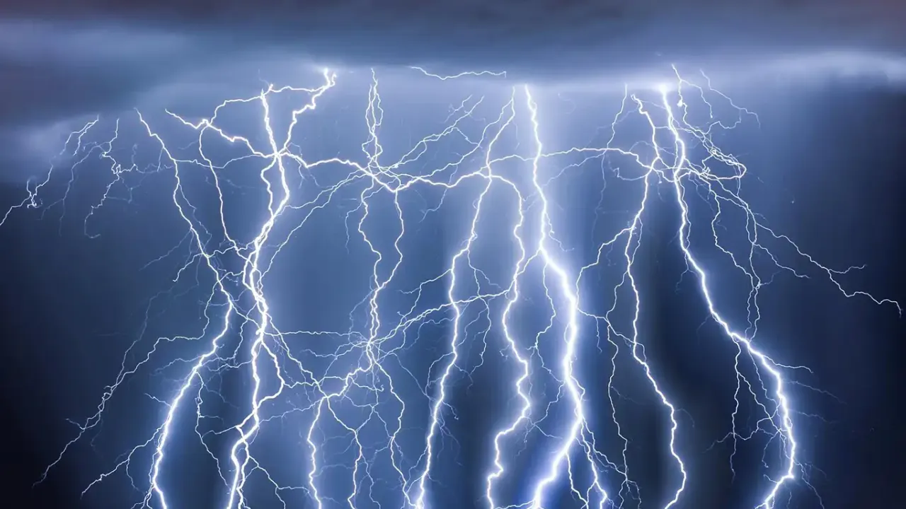 9 kişi yıldırım çarpması sonucu öldü, 6 kişi de yaralandı