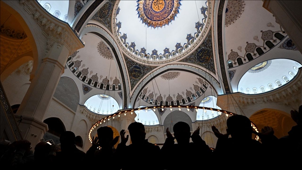 Ramazan ayının müjdecisi: Berat Kandili