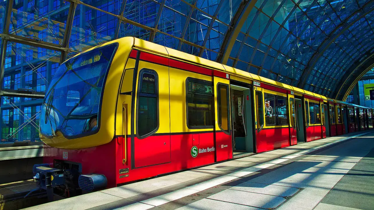 Yılbaşı gecesinde vandalizm! Tren seferleri başlatılamıyor
