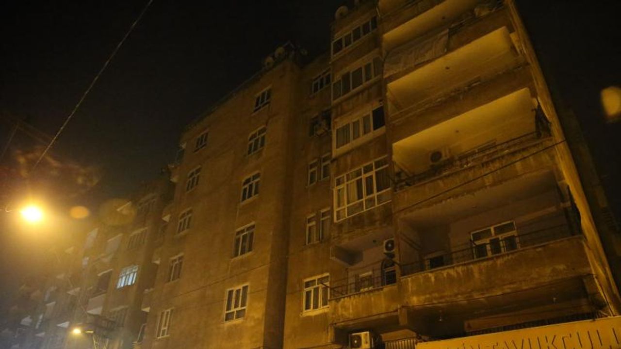 Diyarbakır'da binanın kolonu patladı