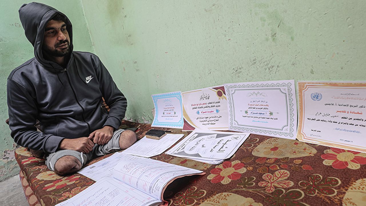 Direniş sembolü olarak Filistinli öğretmen: Bacaklarımı alsalar da ilmimi alamazlar