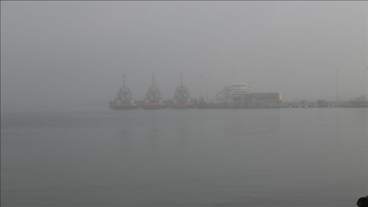 Peş peşe uyarıların ardından Çanakkale Boğazı transit gemi geçişlerine kapatıldı