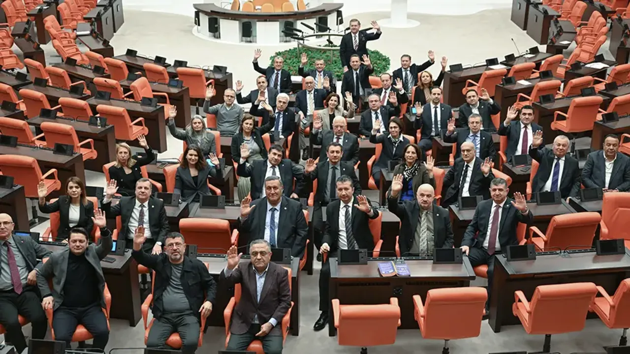 CHP 'emekli maaşına zam' demişti.. Işıkhan: Önce b…