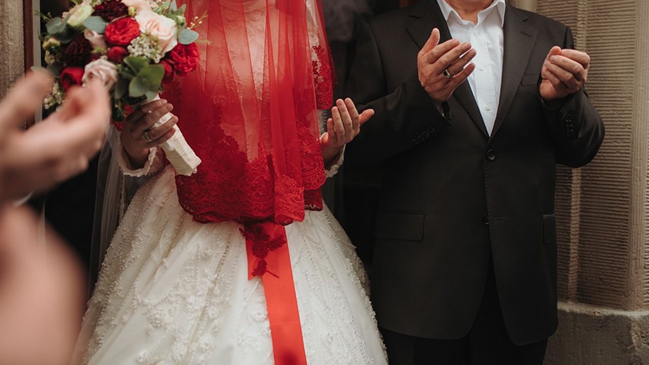 Evlenecek çiftlere geri ödemesiz destek