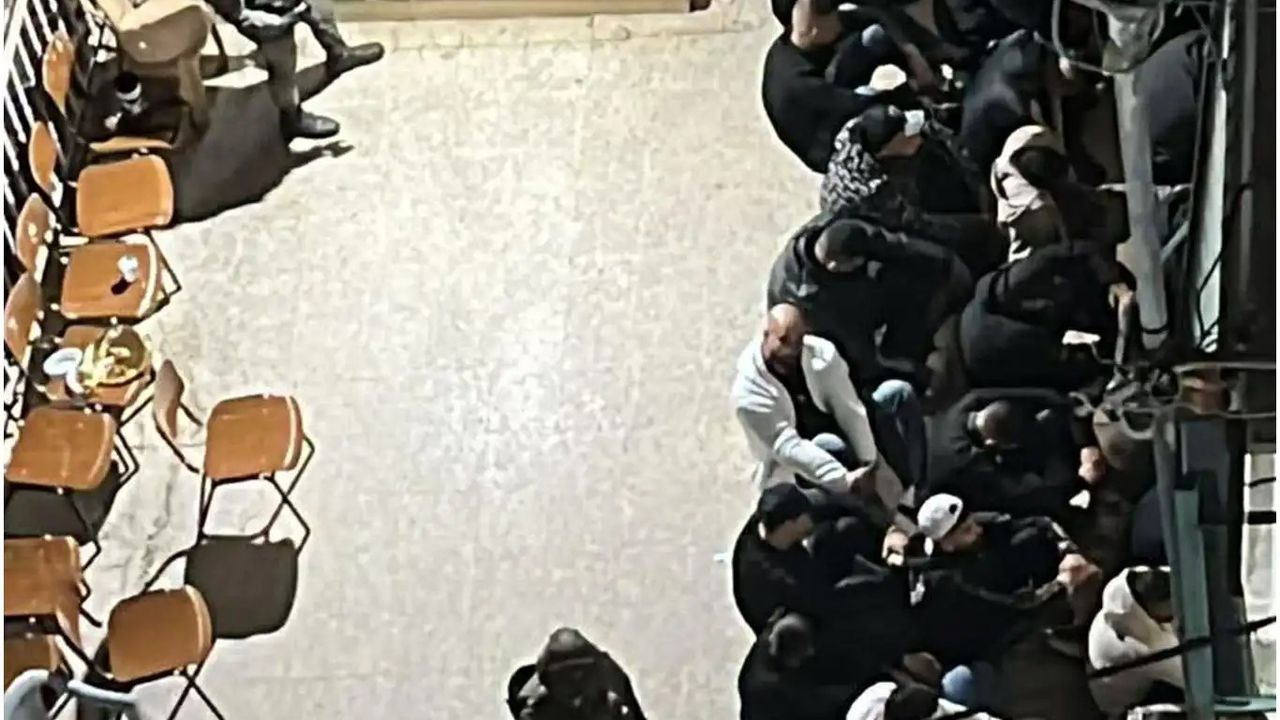 Bunu da yaptılar: Düğün salonunu basıp damadı alıkoydular!