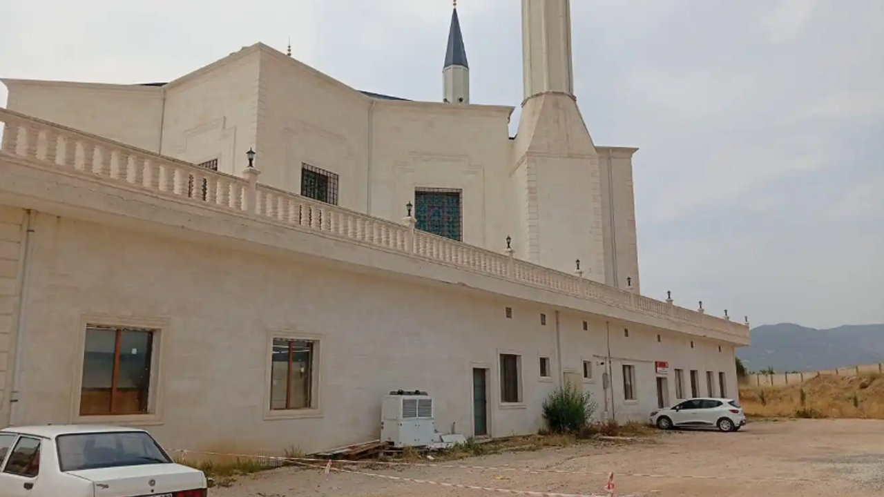 İmam için tahsis edilen lojman, üniversite yönetimi tarafından kaldırıldı