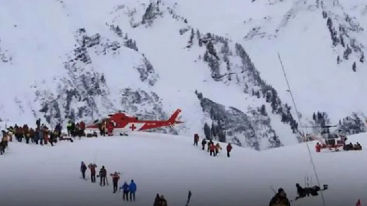Avusturya'da çığ altında kalan 8 kişi öldü