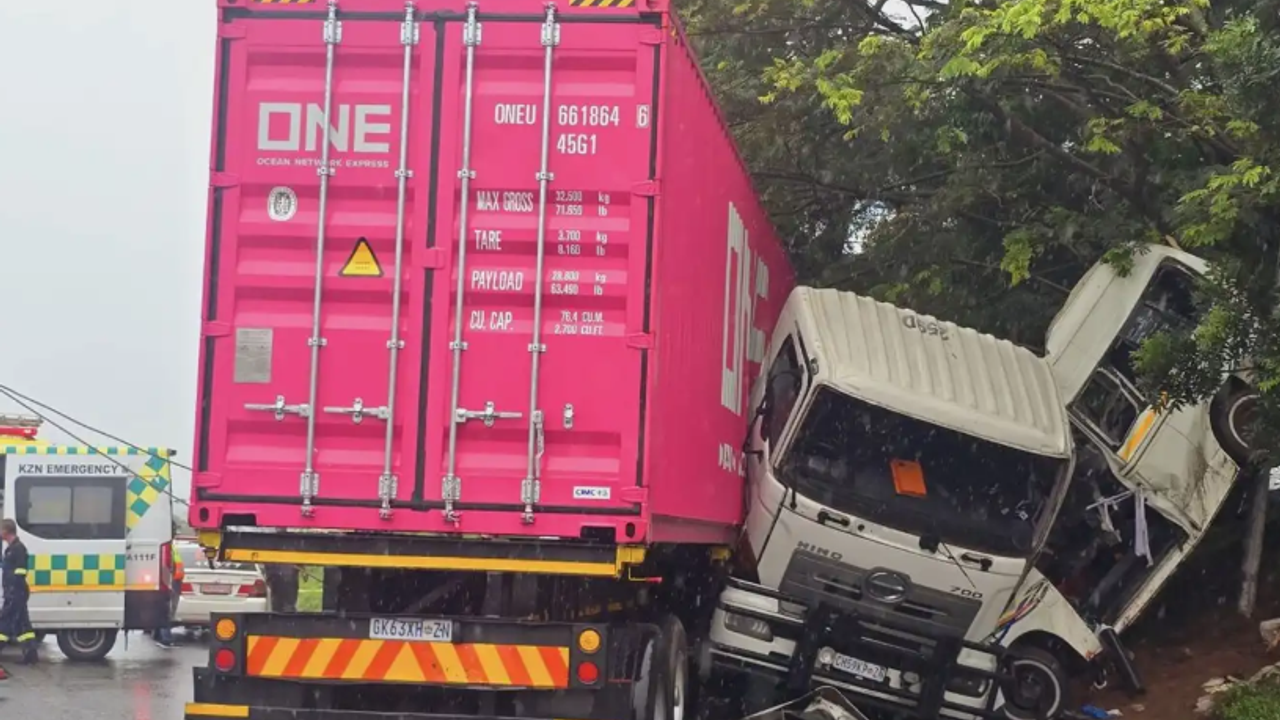 Feci kaza: Tır ve minibüs çarpıştı 11 kişi hayatını kaybetti