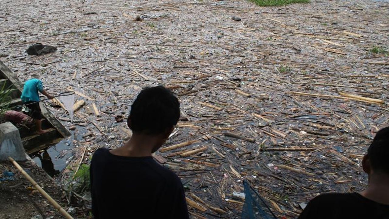 Endonezya'da şiddetli yağışlardan 16 kişi öldü