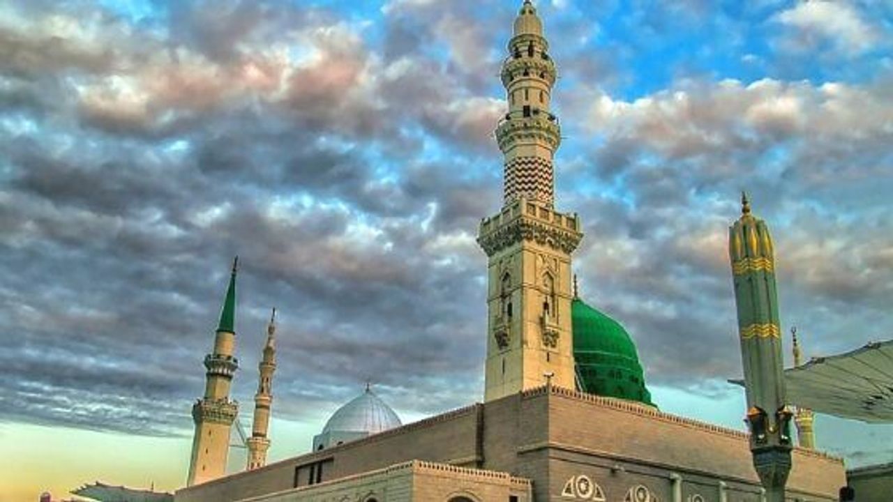 Ezan okunurken namaz kılınır mı?