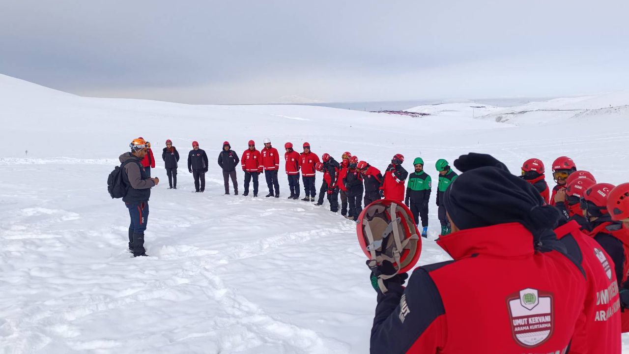 Umut Kervanı Arama Kurtarma Ekibi'nden çığ tatbikatı