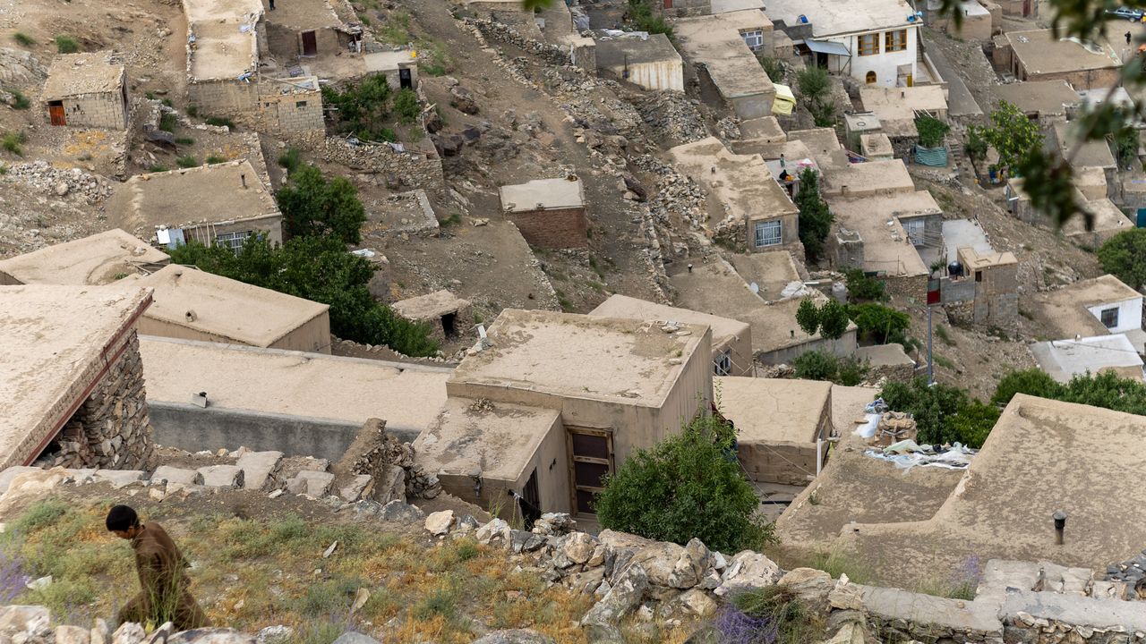 Devlet geri dönen mültecilere ev ve arsa veriyor