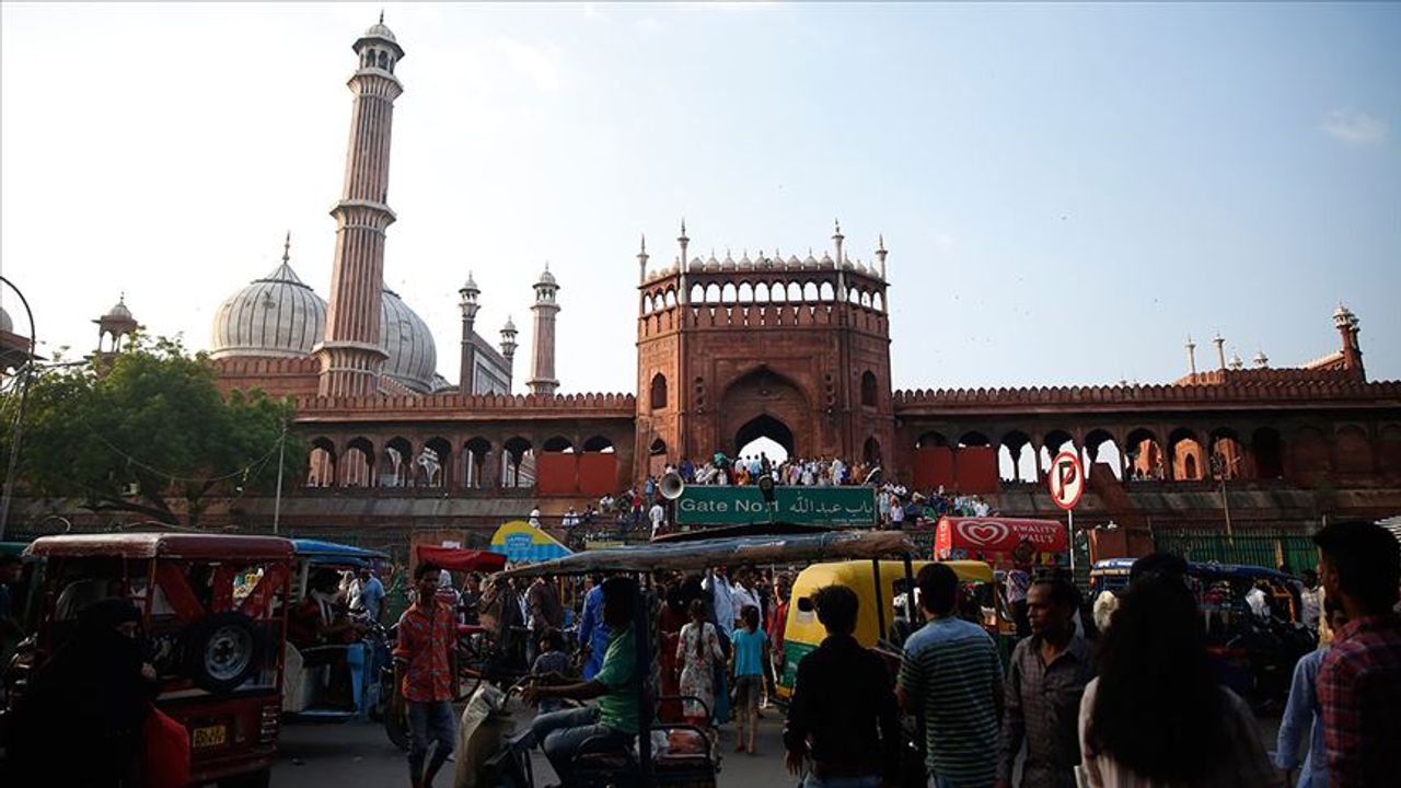 Hindistan'da cami düşmanlığı!