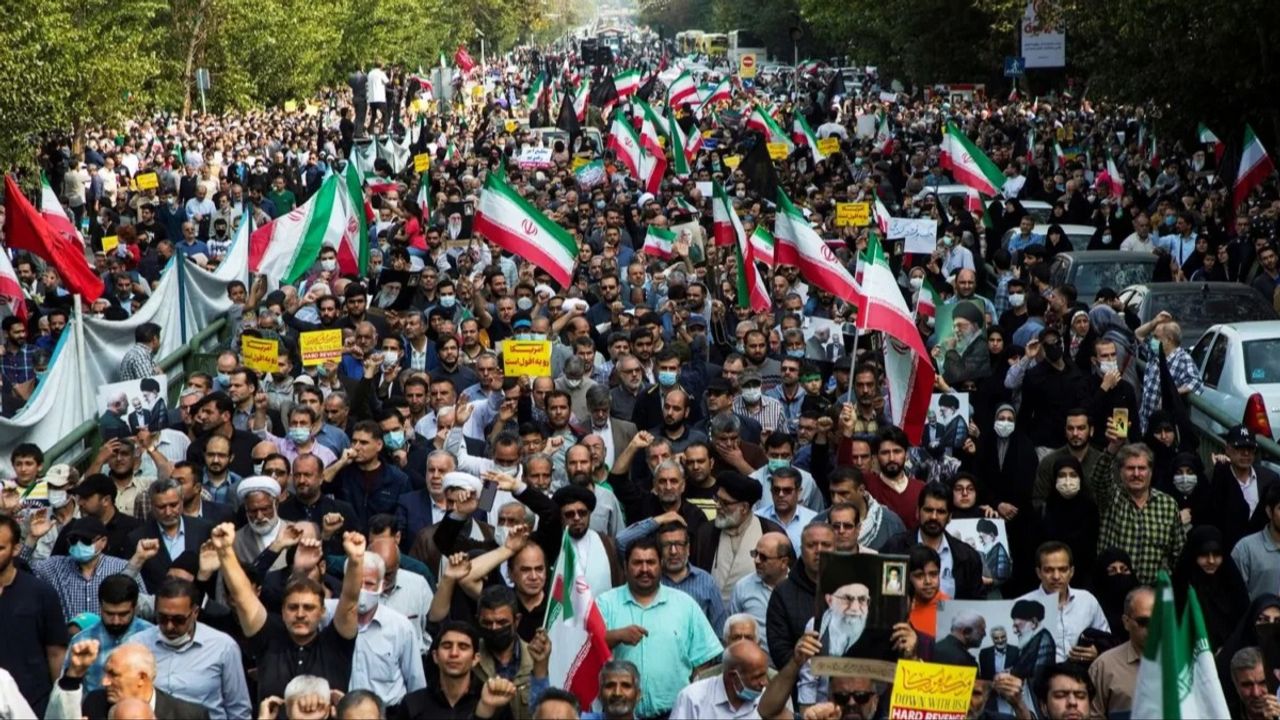 İran'da ortalık karıştı! Gösterilerde 250 polis yaralandı