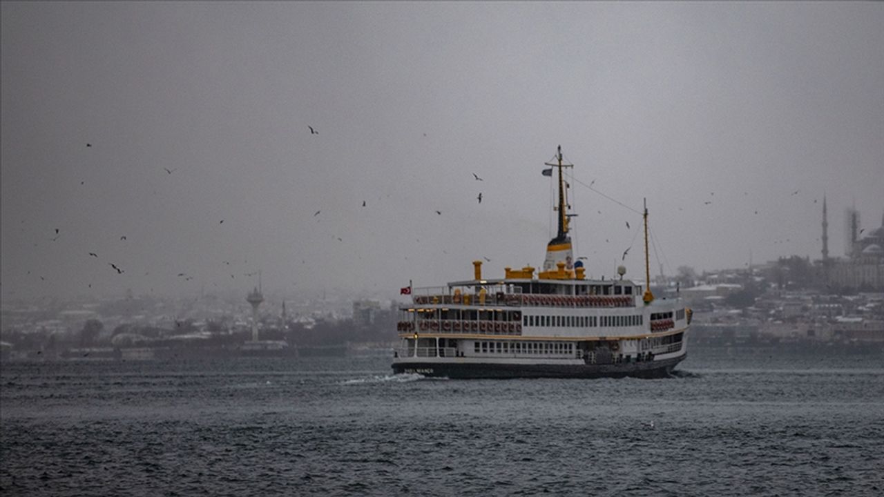 İstanbul'da bazı vapur seferlerine hava muhalefeti engeli