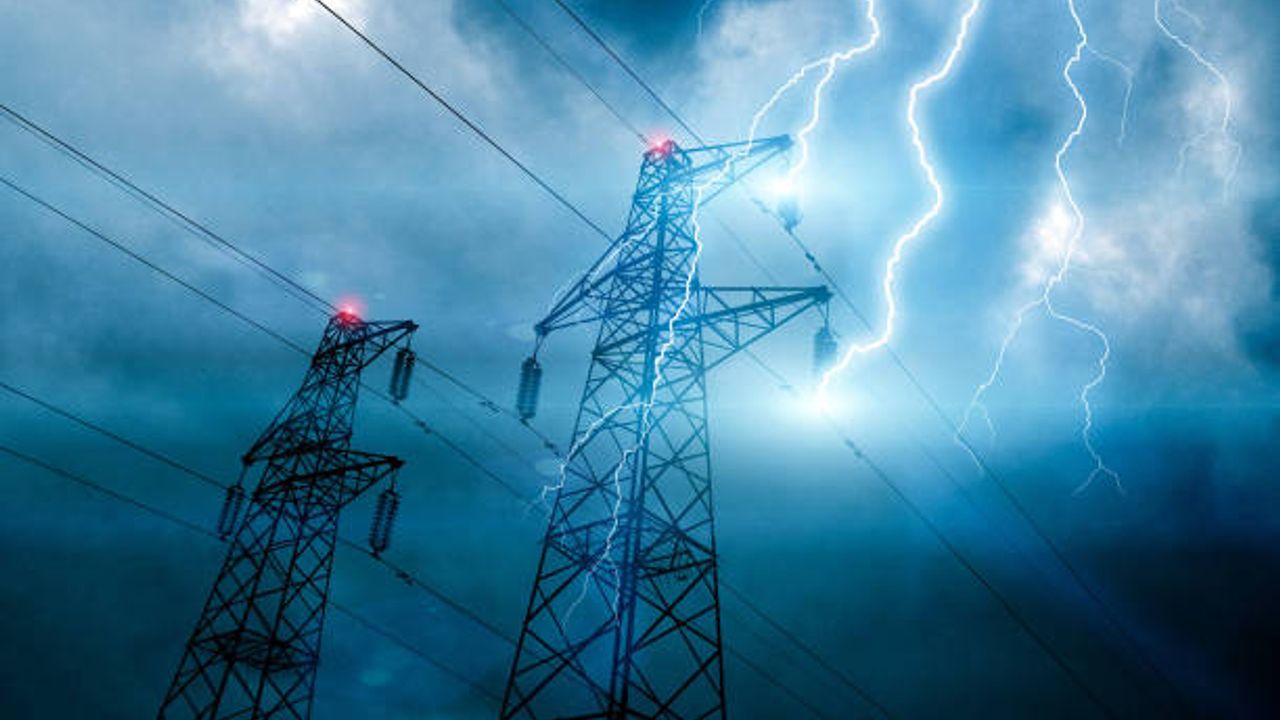 Adana 6 Ocak'ta karanlığa gömülecek! Adananın ilçelerinde onlarca mahallede elektrik kesintisi olacak..