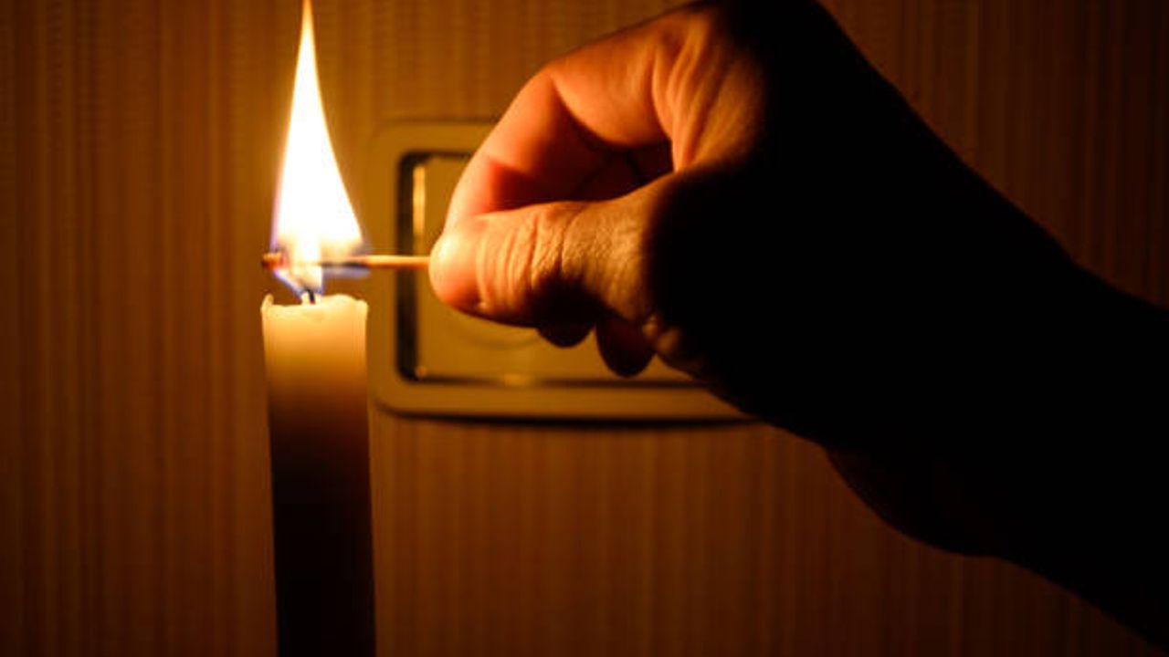 Adana 7 Ocak'ta karanlığa gömülecek! Adananın ilçelerinde onlarca mahallede elektrik kesintisi olacak..