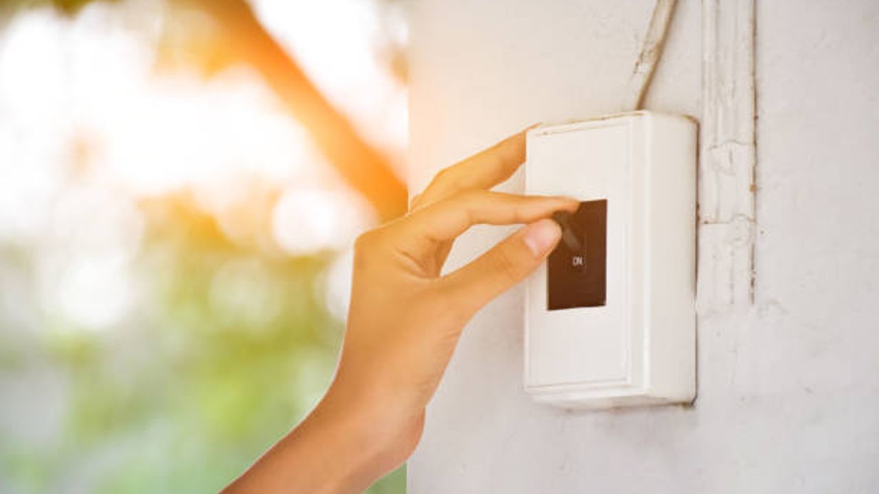 Adana 2 Ocak'ta karanlığa gömülecek! Adananın ilçelerinde onlarca mahallede elektrik kesintisi olacak..