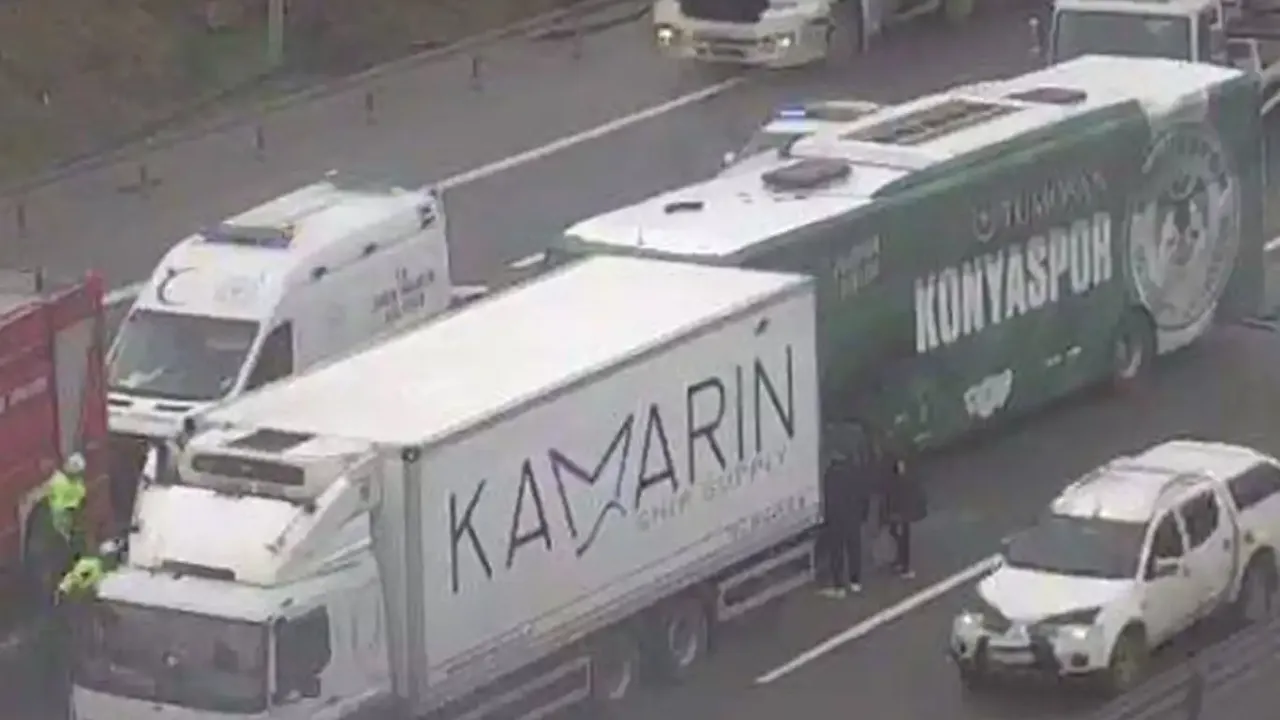 Konyaspor U19 takım otobüsü kazaya karıştı!