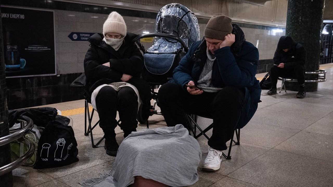 Eksi 10 derecede 1 milyon bina elektriksiz kaldı