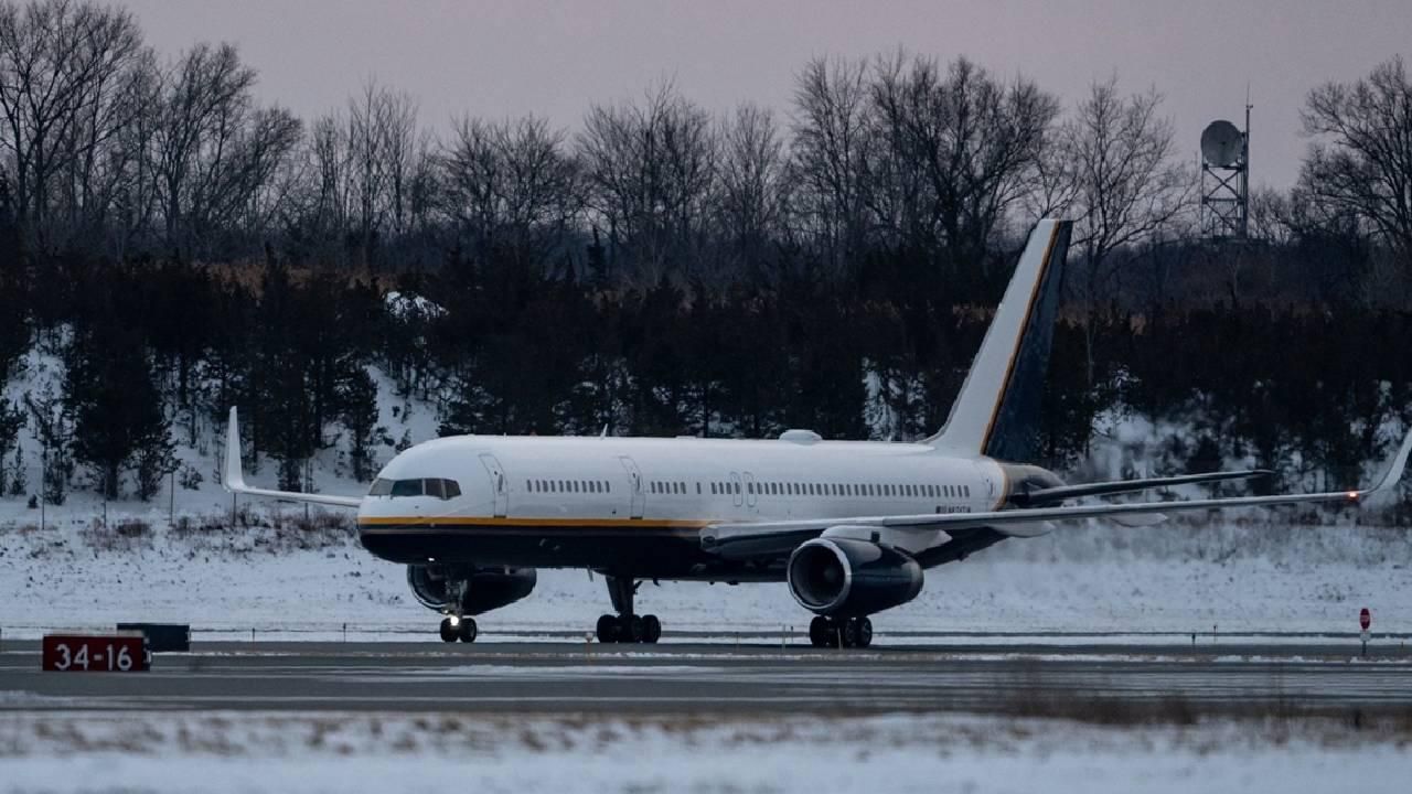 Maduro ve eşini taşıyan uçak New York'a indi