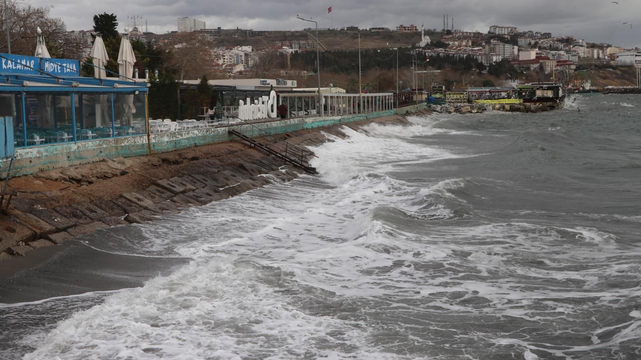 İstanbul'da lodos etkisini sürdürüyor