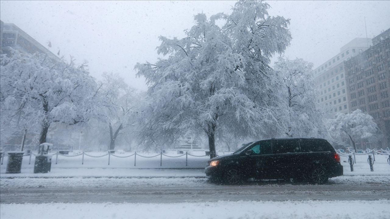 Amerika karanlığa gömüldü: 'Canavar fırtına' can kayıplarına sebep oldu!