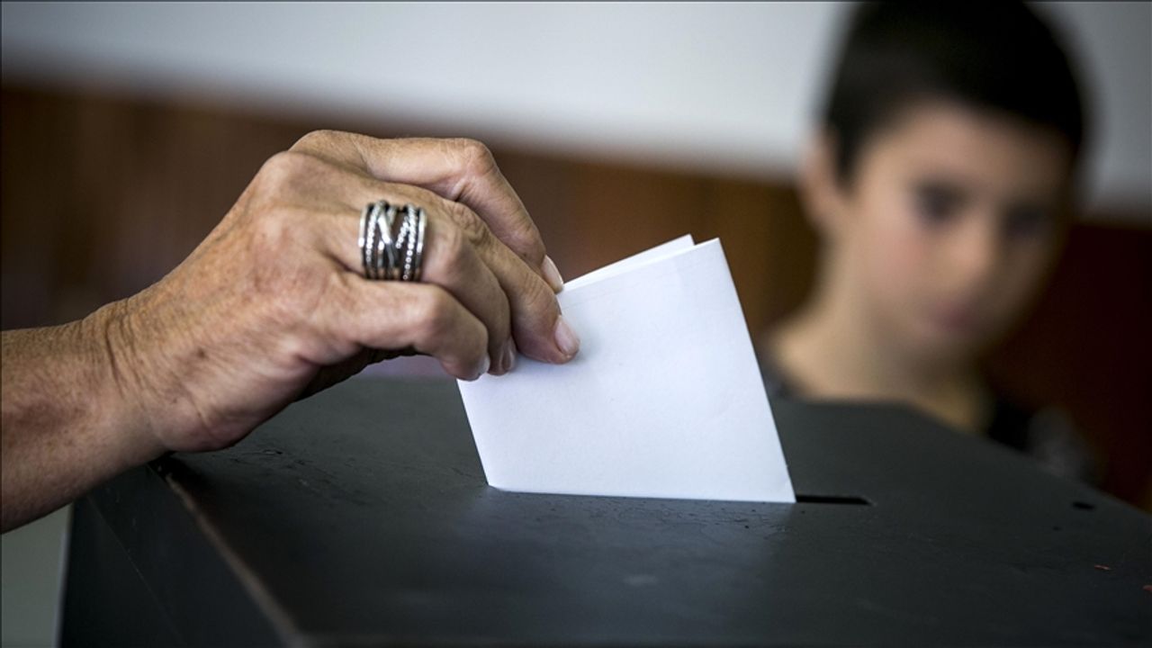 Bir ülkede cumhurbaşkanlığı seçimleri ikinci tura kaldı