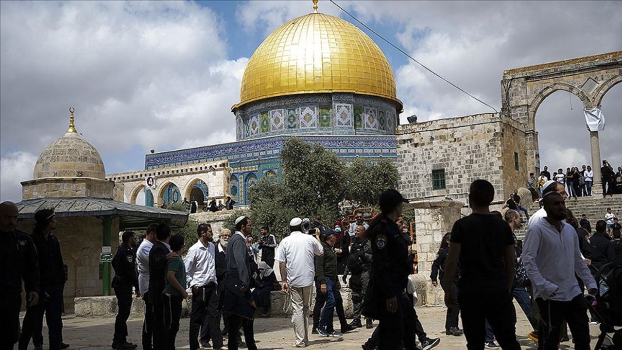 Siyonistler Mescid-i Aksa avlusunda ayin yaptı!