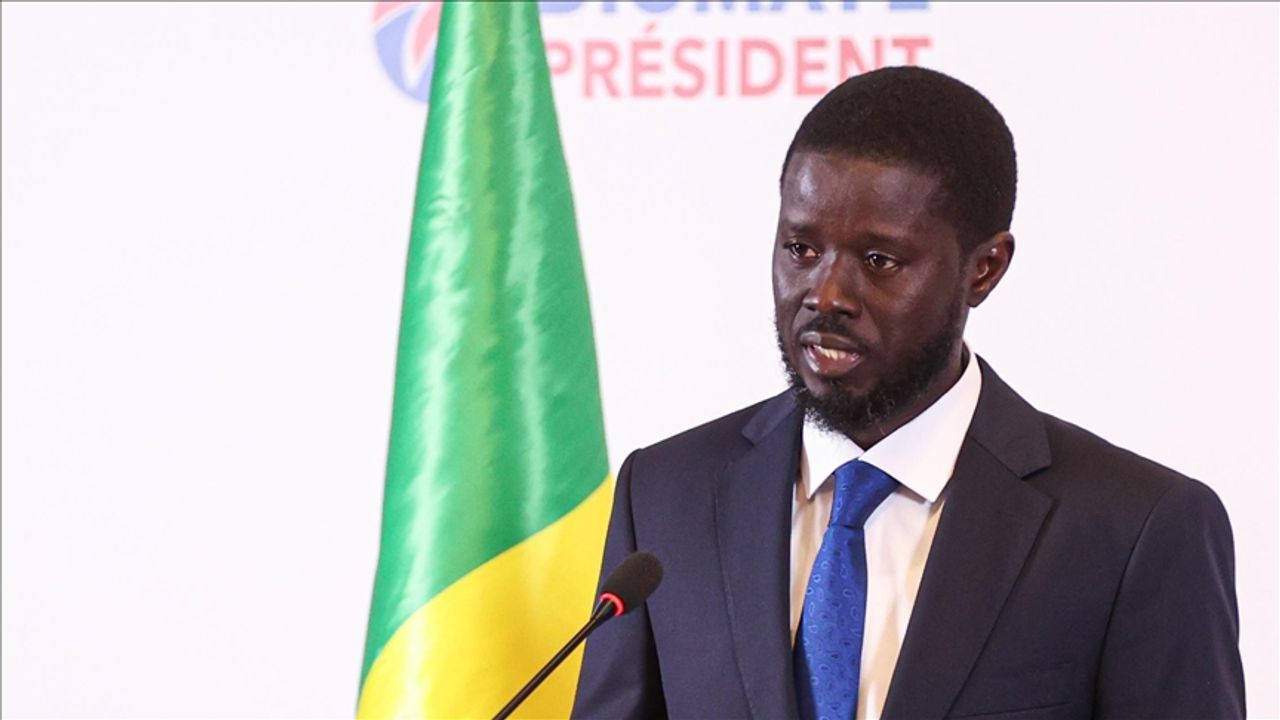 Afrika Kupası'nı kazanan Senegalli futbolculara deniz kenarından arsa verildi