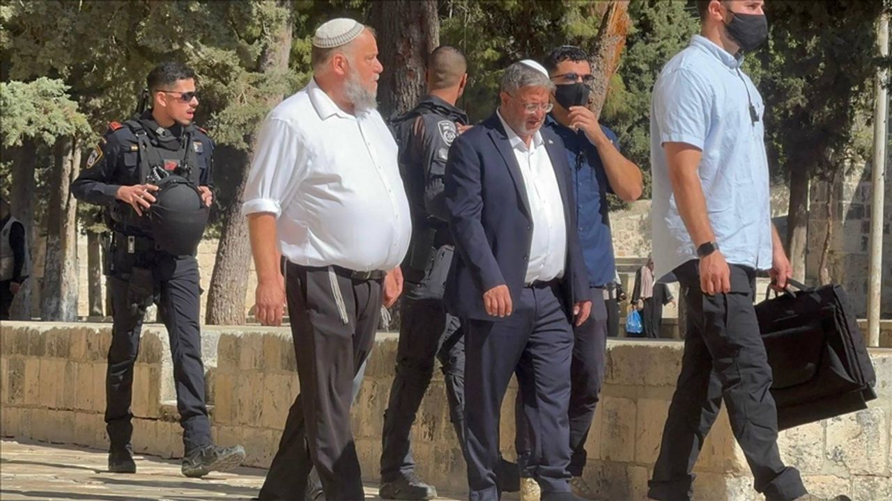 Mescid-i Aksa'ya baskın!