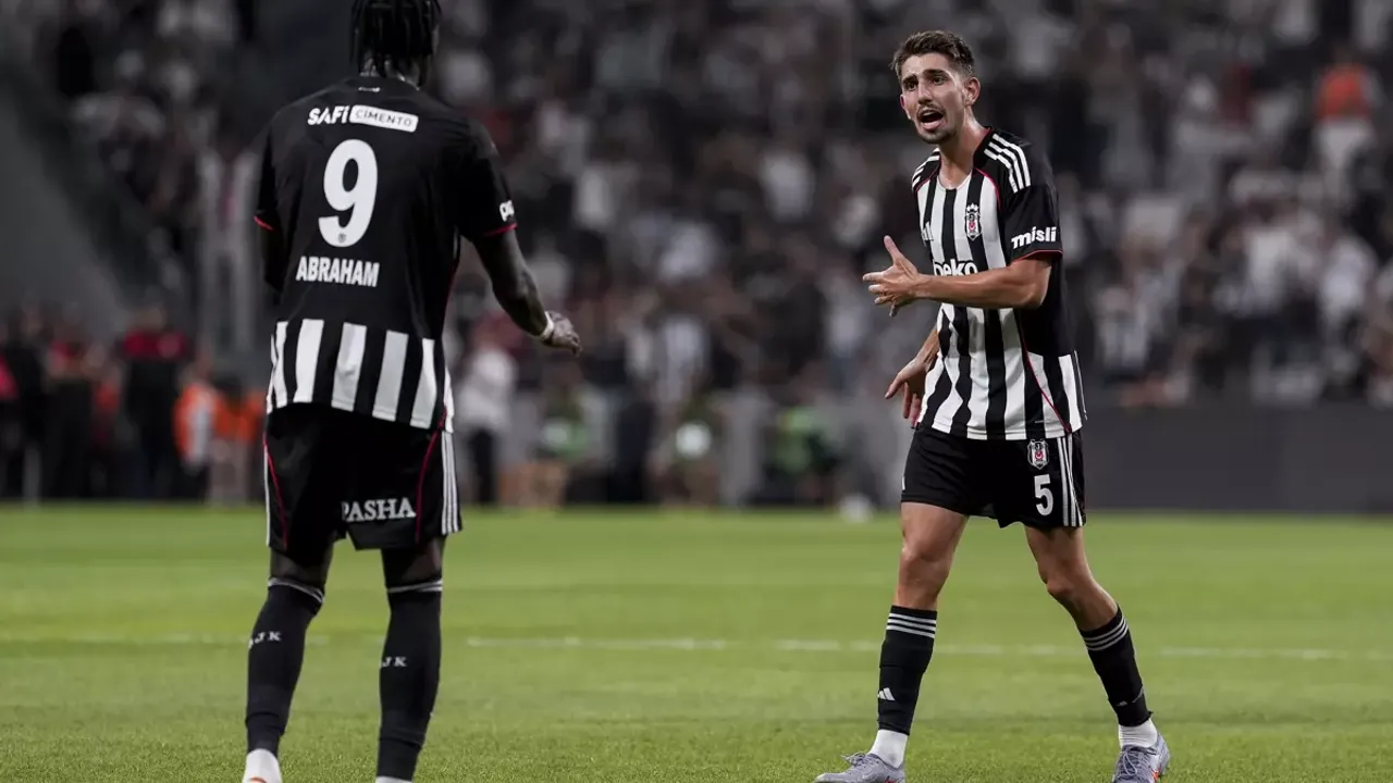 Beşiktaş, yıldız futbolcusunun transferini duyurdu