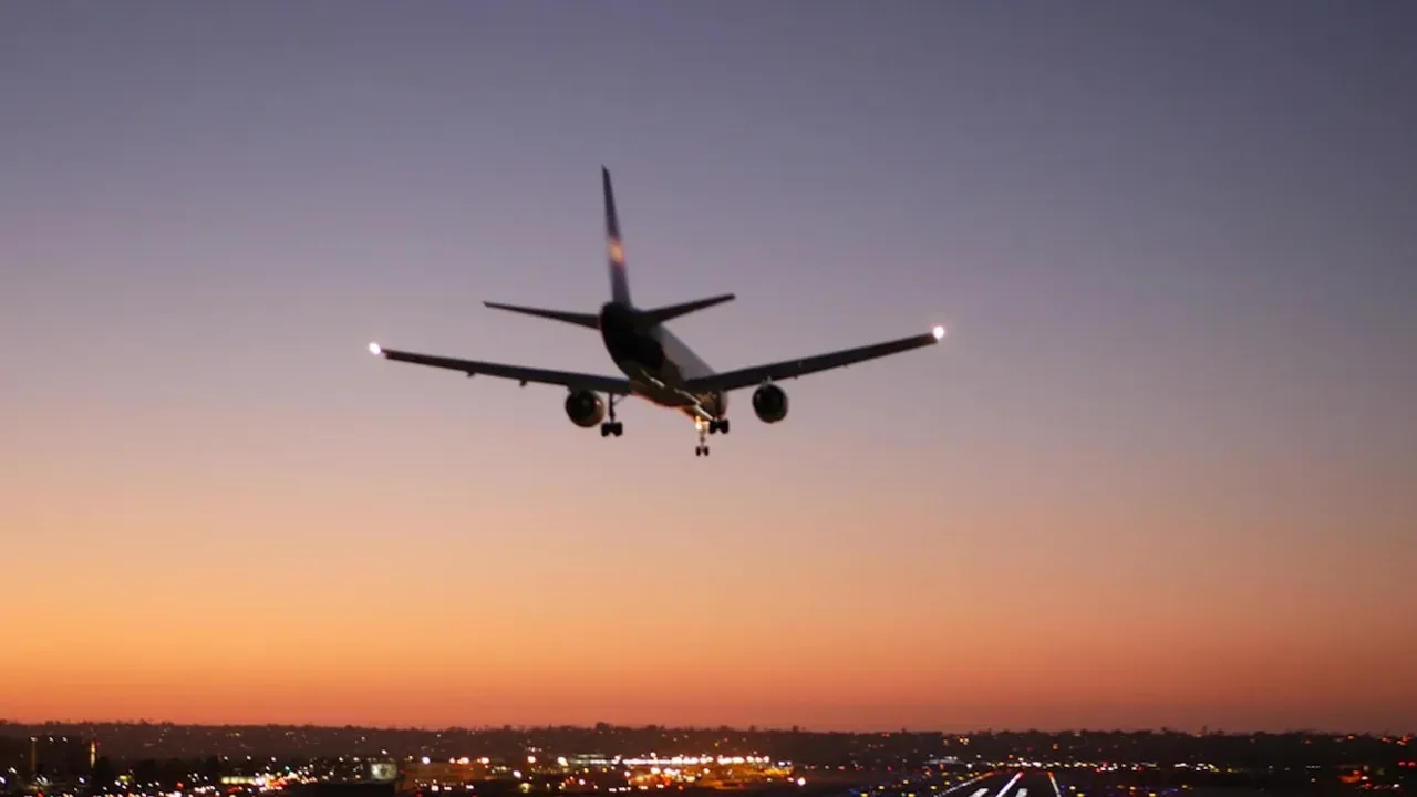 Radyo sinyalleri bozuldu, uçaklar  geri döndü