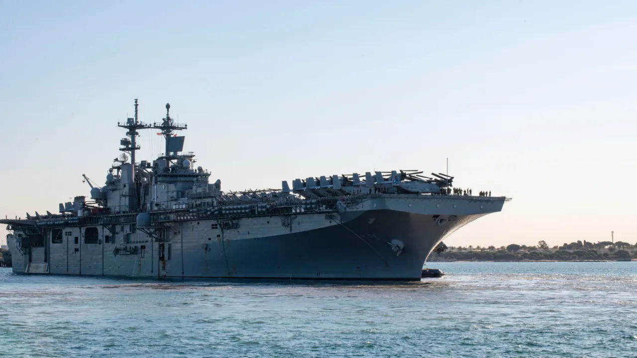 10 savaş gemisi, elektronik casusluk uçağı.. ABD bölgeye silah yığdı