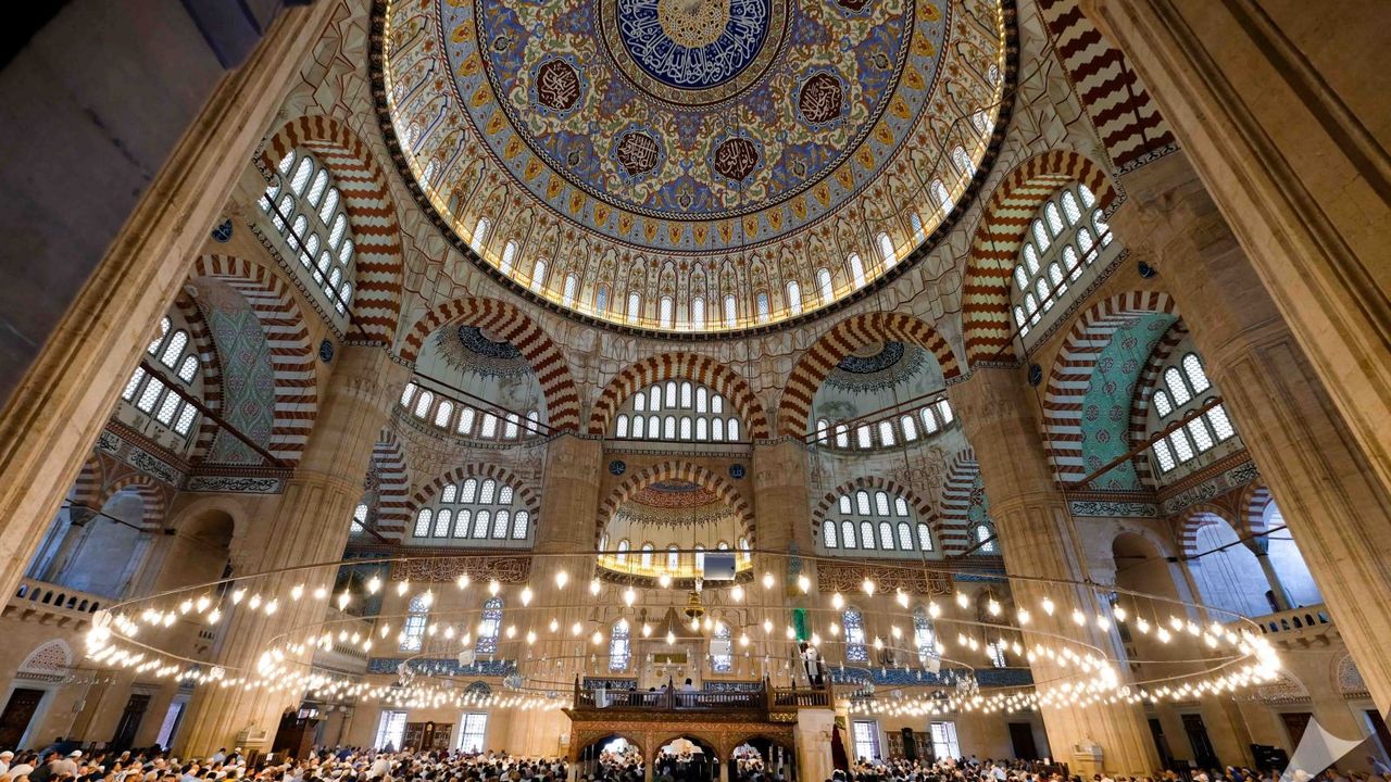 Vitir namazı nasıl kılınır? Hanefiler ve Şafiilere göre açıklamalı