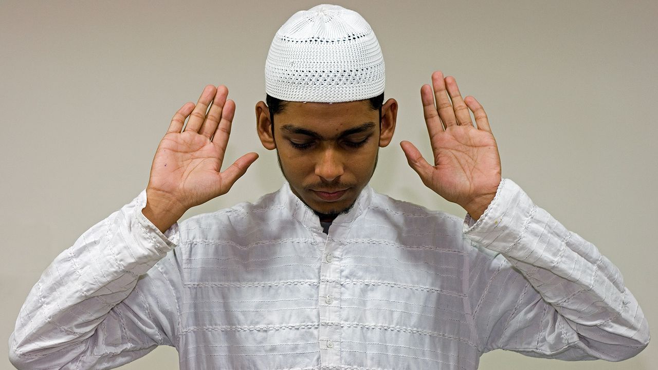 Gusül abdesti ile namaz kılınabilir mi? Hanefi ve Şafiilere göre ayrı ayrı