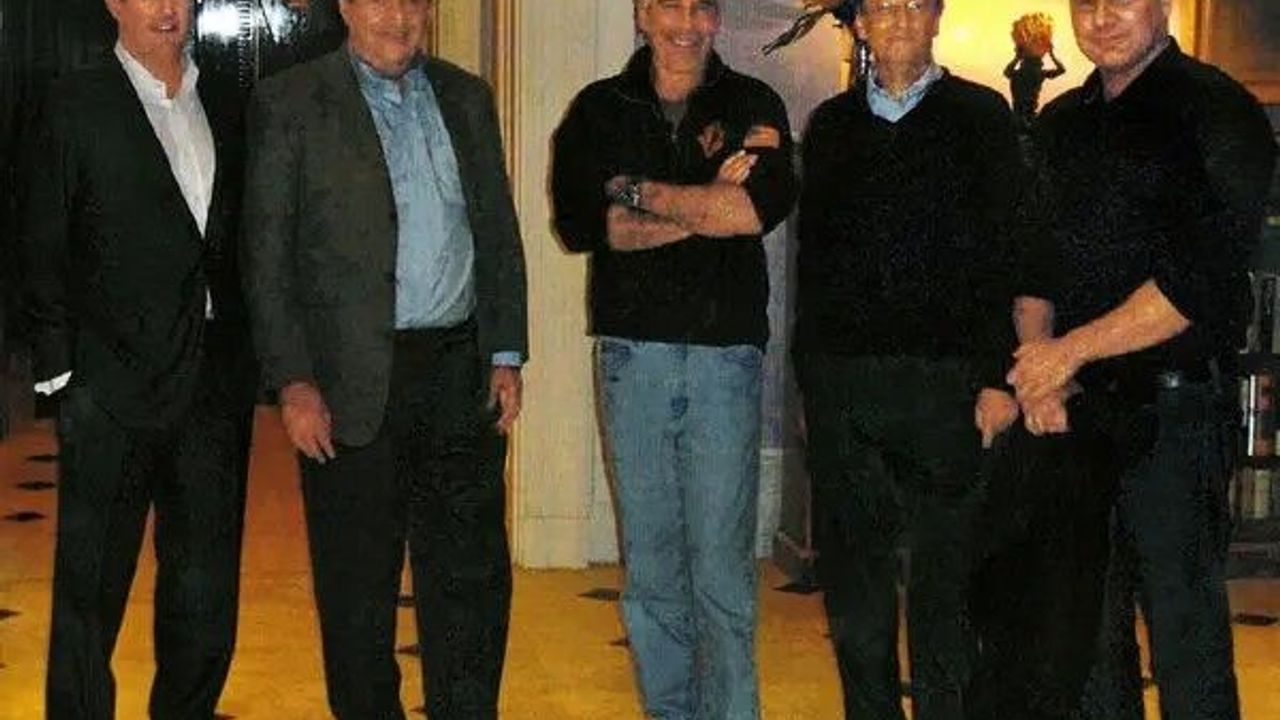 Bill Gates 'Epstein' suçlamalarını itiraf etti! Güya özür diledi