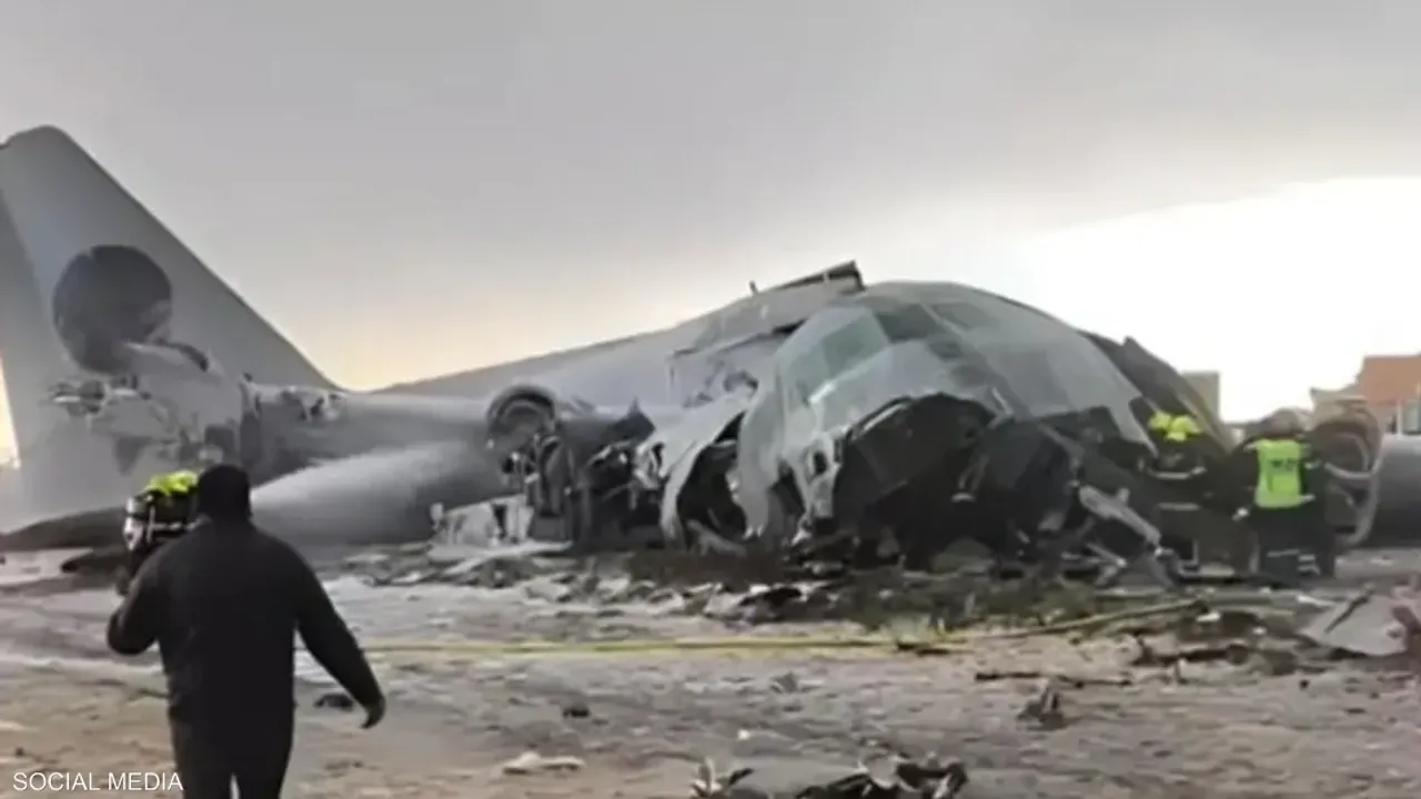 Nakit para taşıyan askeri uçak düştü