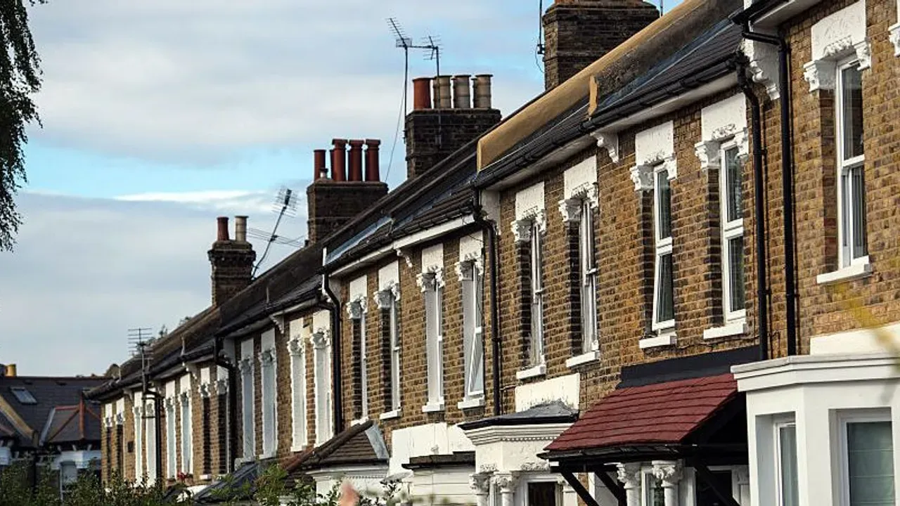 İngiltere'de ev sahibi olmak için ödemeniz gereken para