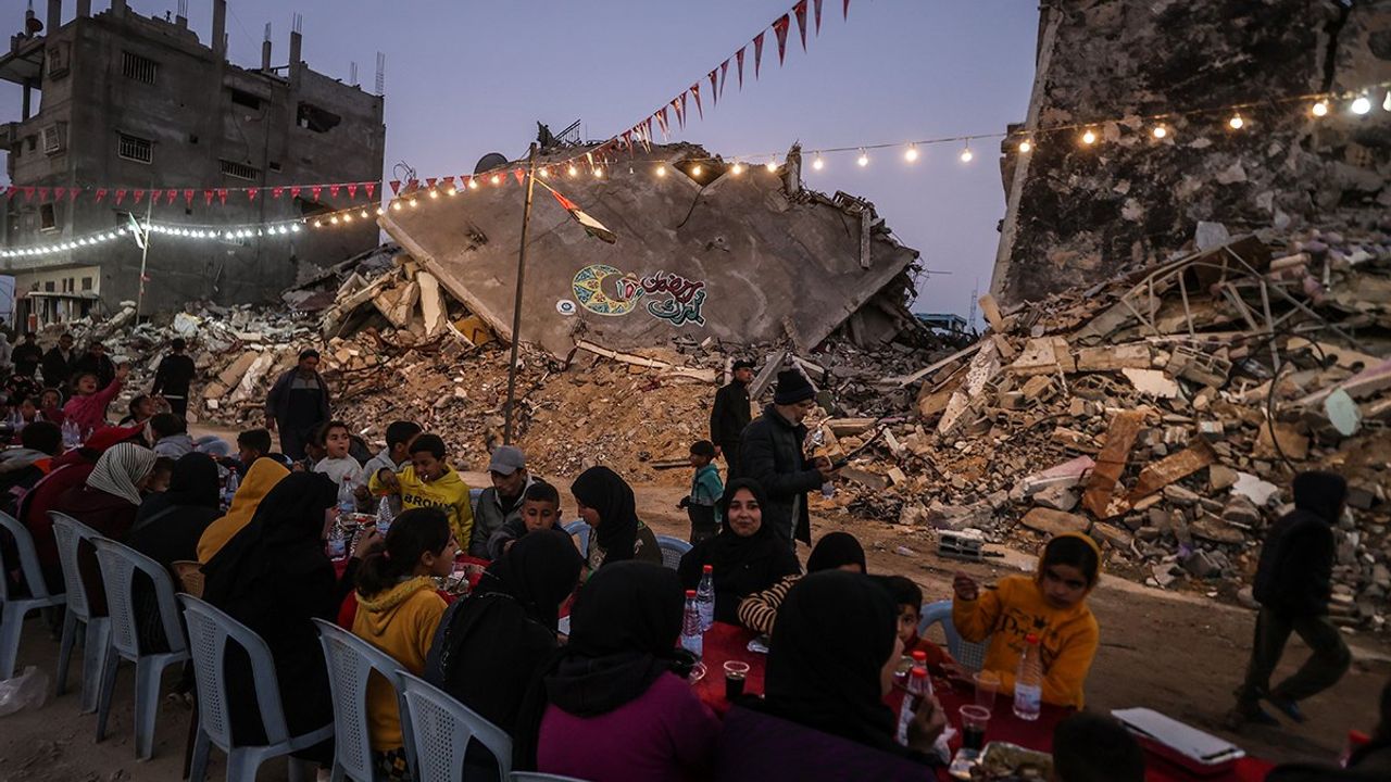 Ramazan'da Gazze'de açlık sürüyor!