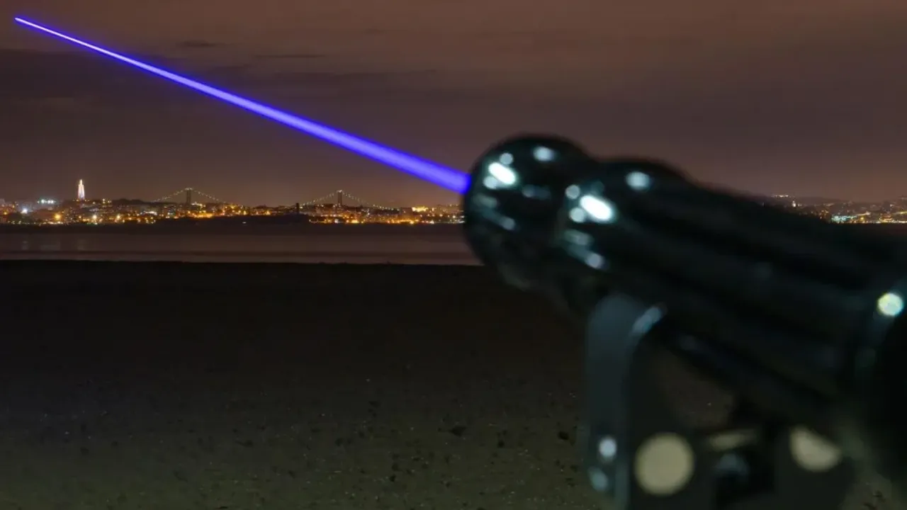 Bir bilim insanı gizlice bir silahı kendi üzerinde test etti