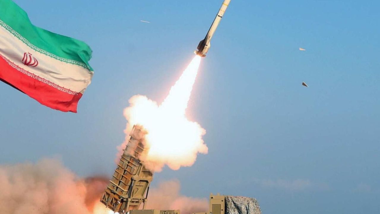 İran siyonist rejime 200'den fazla füze fırlattı!