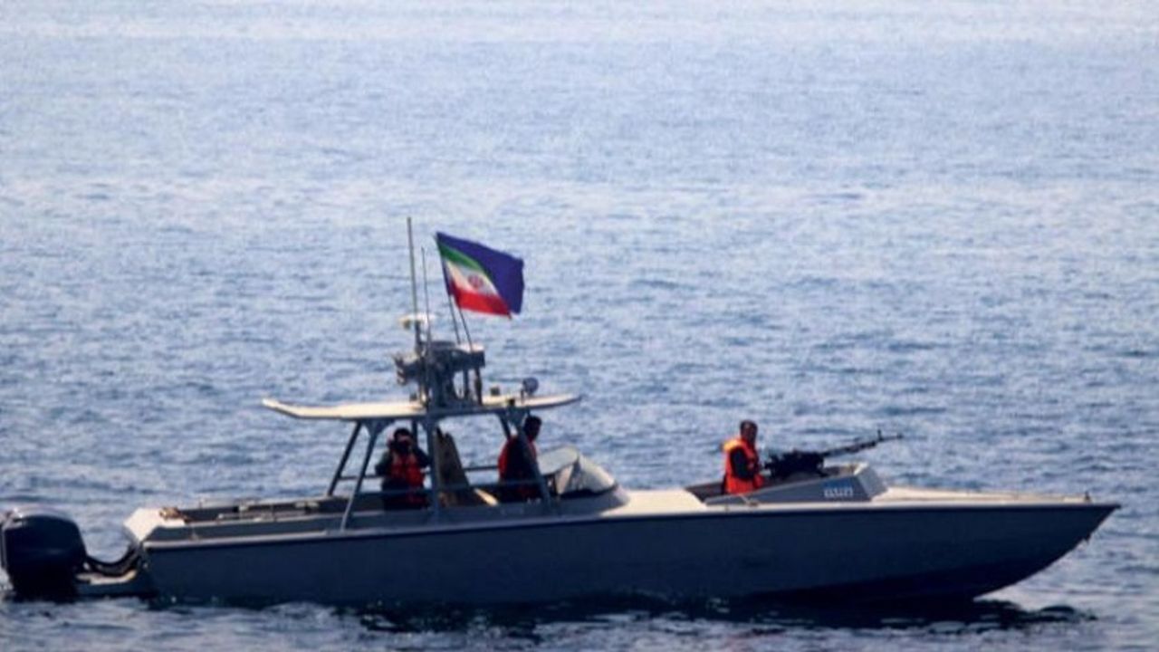 İran'dan Hürmüz Boğazı'nda askeri tatbikat!