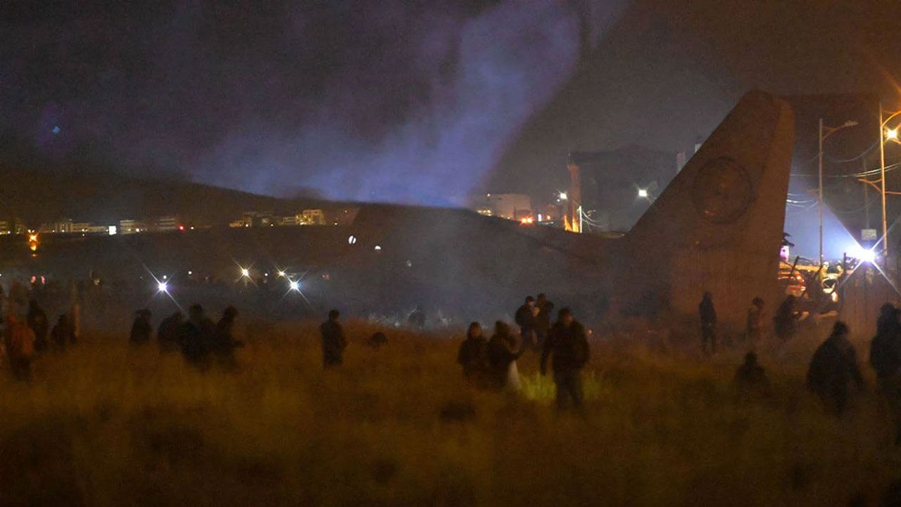 İçi para dolu askeri uçak düştü: Onlarca ölü ve yaralı asker var