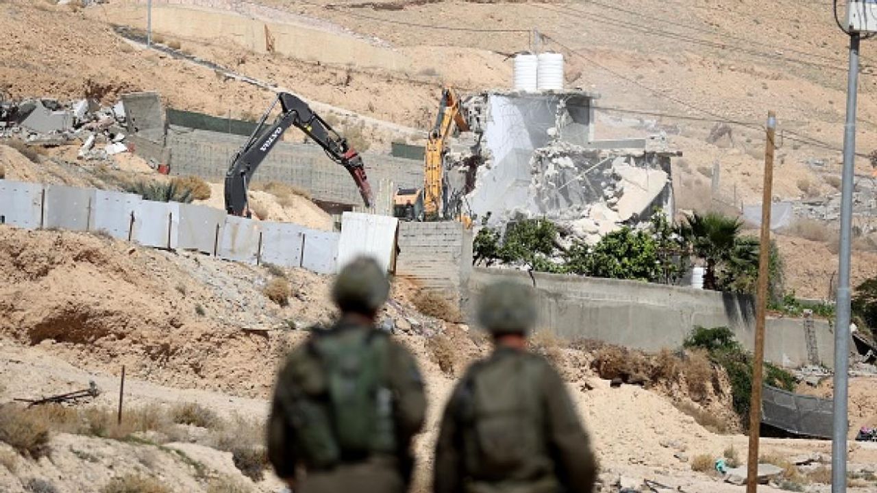 Siyonistler Filistinlilerin toprağını 'devlet arazisi' yapıyor