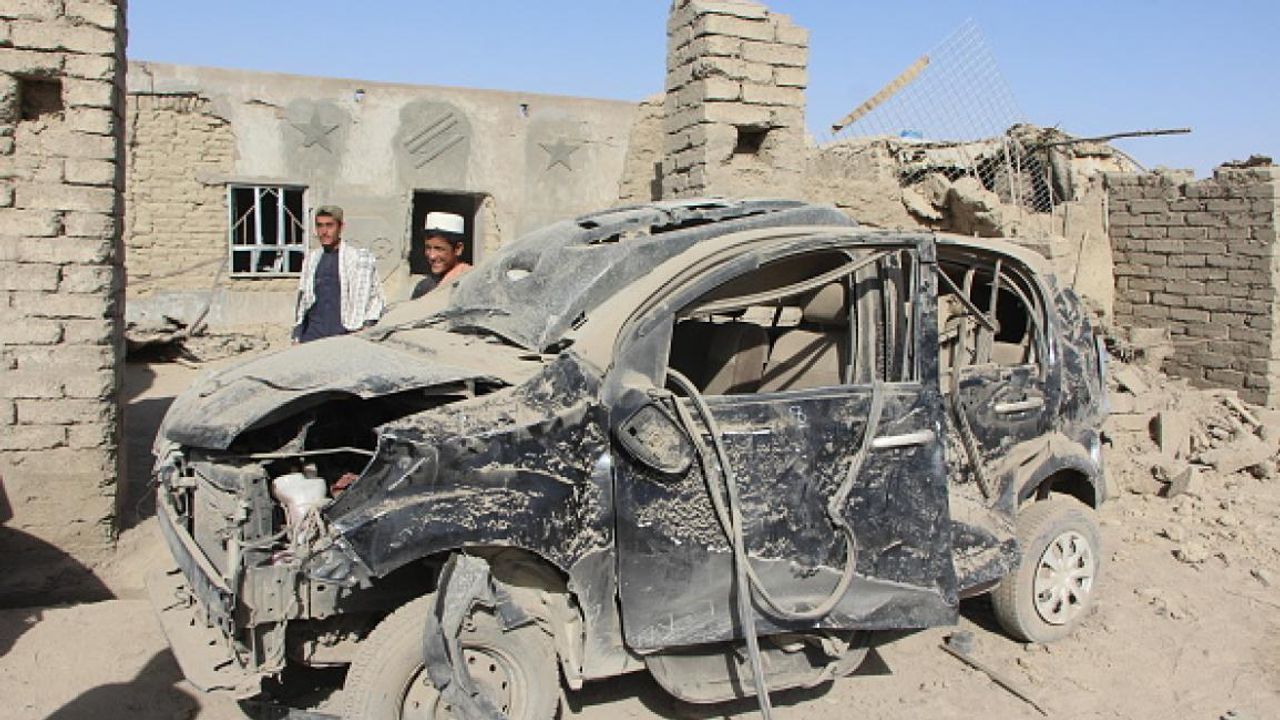 Pakistan'dan Afganistan'a saldırı