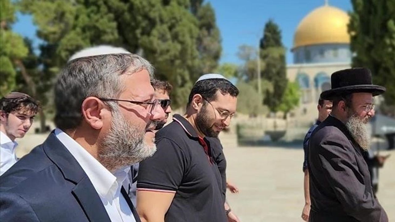 Ramazan ayının ilk Cuma günü Mescid-i Aksa'ya baskın!