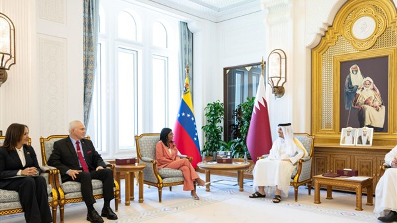 Katar Başbakanı Al Sani Venezuela'yı ziyaret etti