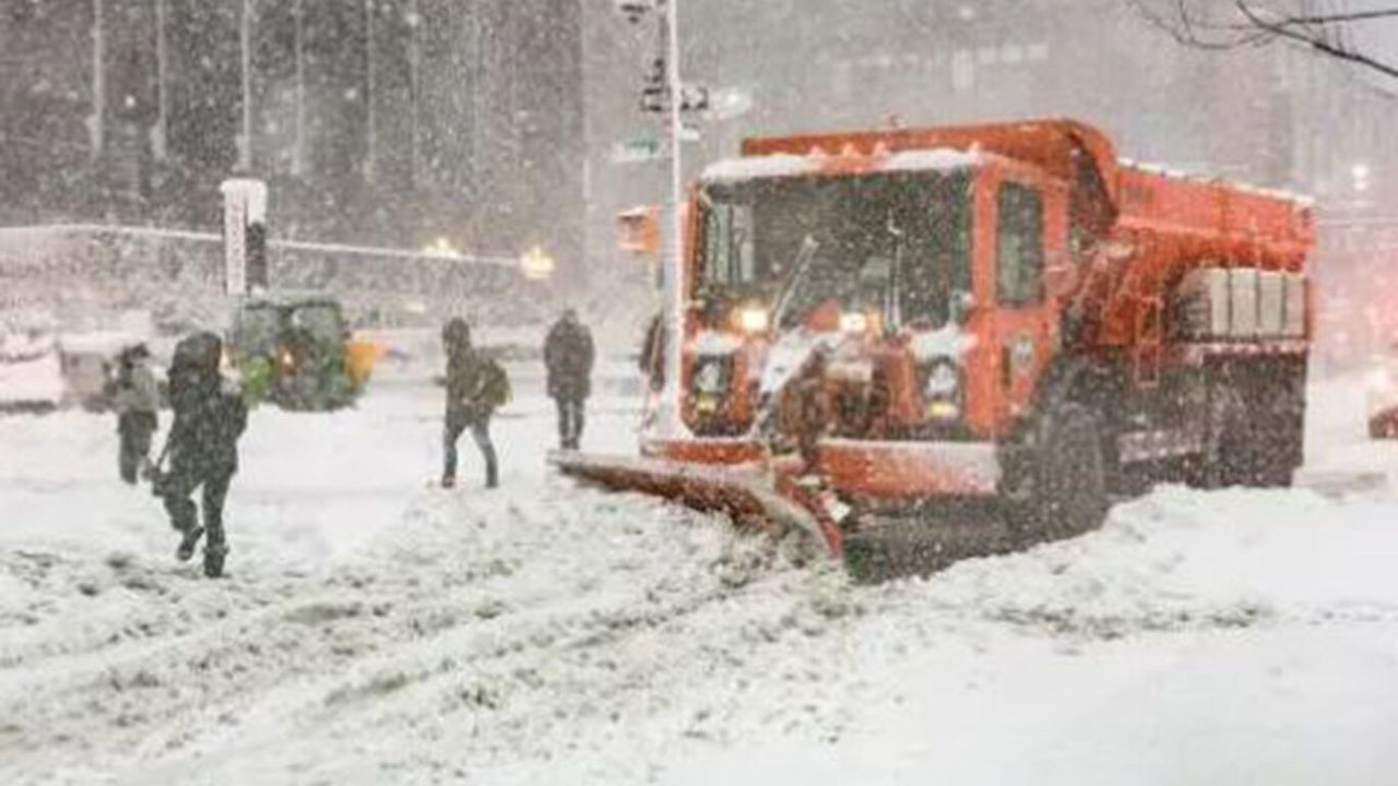 ABD'de kar fırtınası devam ediyor: 600 bin kişi elektriksiz kaldı!
